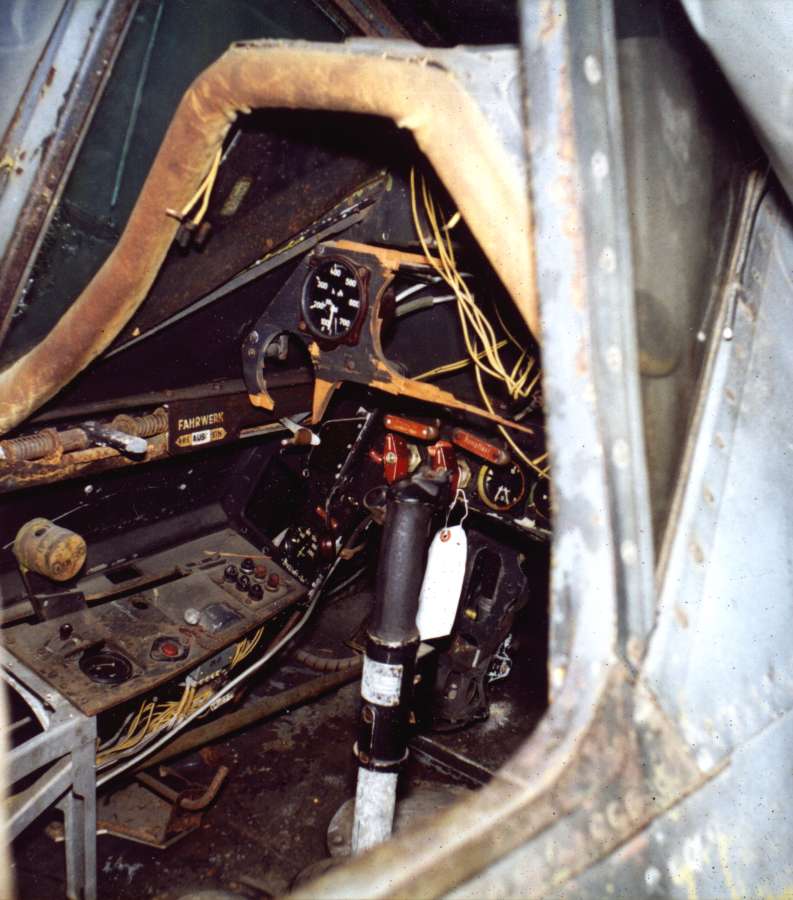 Ta_152_H-0_Cockpit_3.jpg